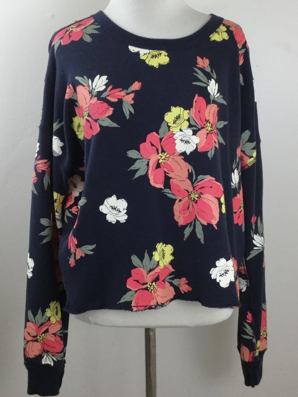 Abercrombie & Fitch Black Floral Black Sweatshirt m